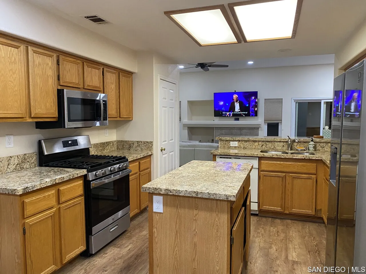 https://cdn.realtyfeed.com/cdn/127/700000532/ea9fea4f3851e587a2d5b8527059c004.webp