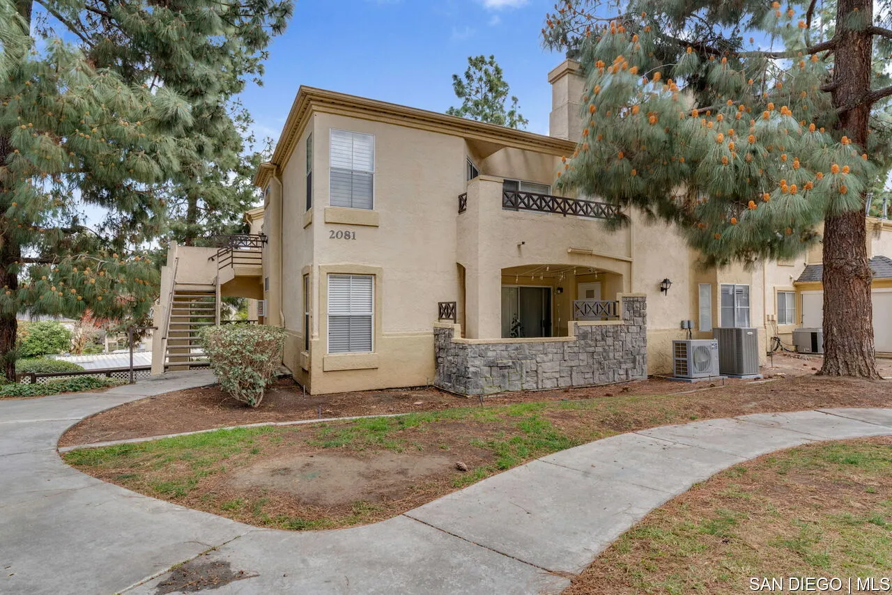 More Details about MLS # SDC0001028 : 2081 LAKERIDGE CIR UNIT UNIT 204