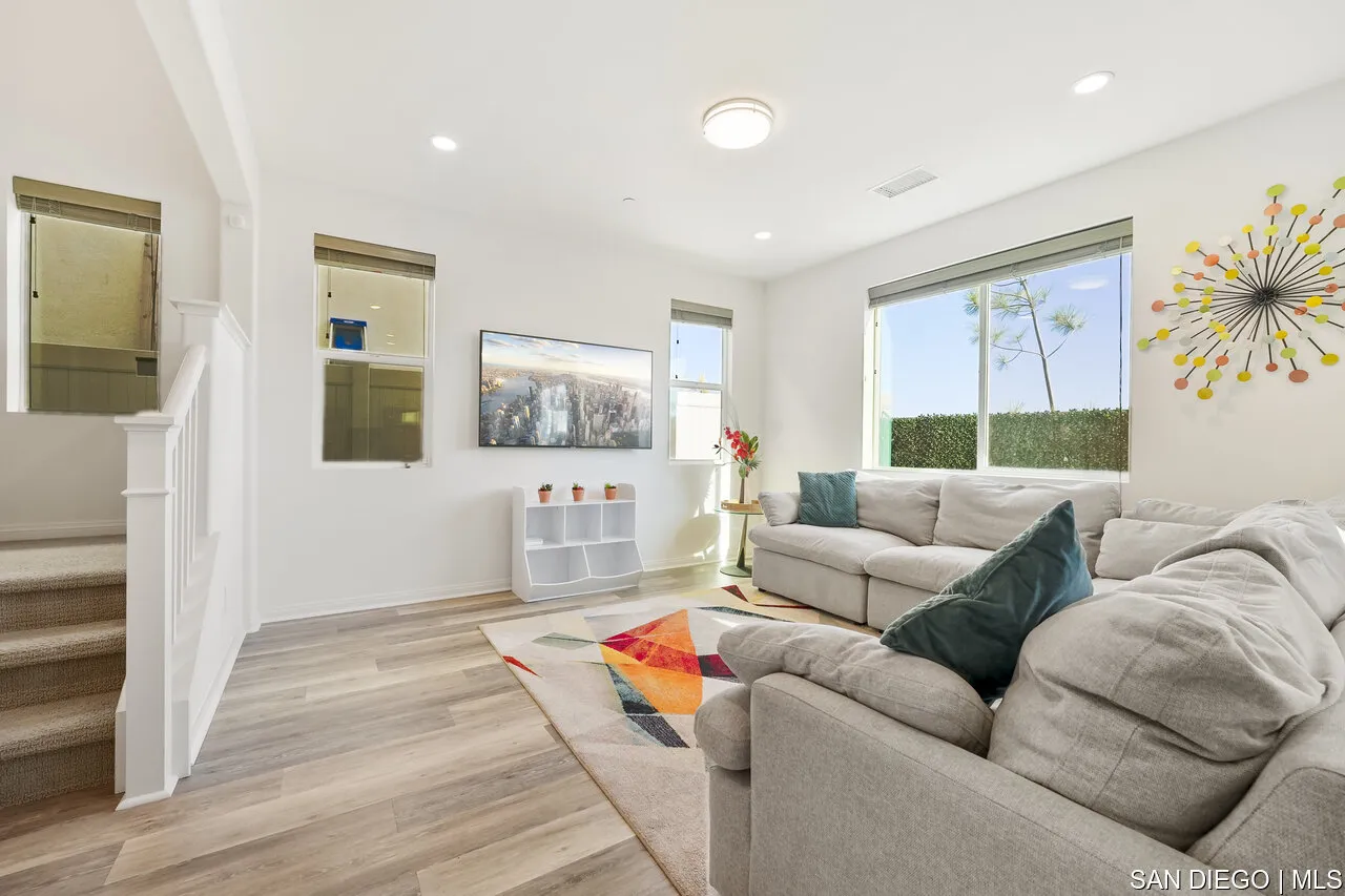 https://cdn.realtyfeed.com/cdn/127/700000978/4f6661f167c9448c02e4477aec392477.webp