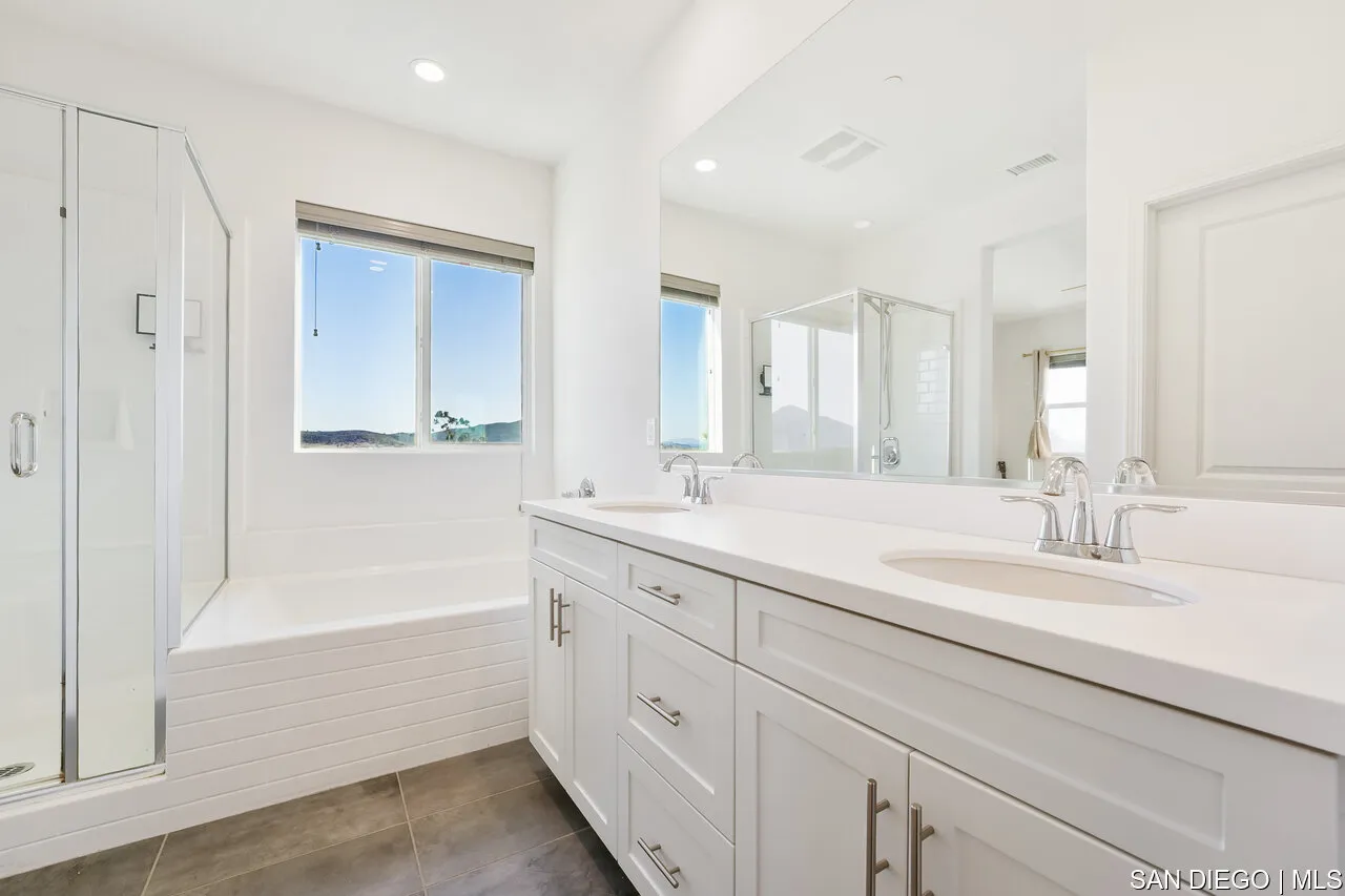 https://cdn.realtyfeed.com/cdn/127/700000978/762b1eb5f71cfde6c1d1299d420063f6.webp