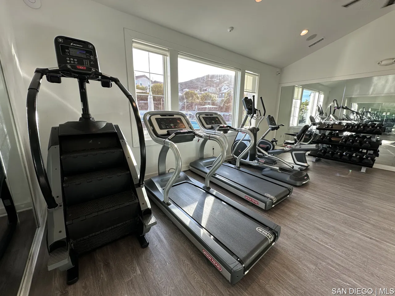 https://cdn.realtyfeed.com/cdn/127/700000978/999d4cbf8fe33994413cb55092648628.webp