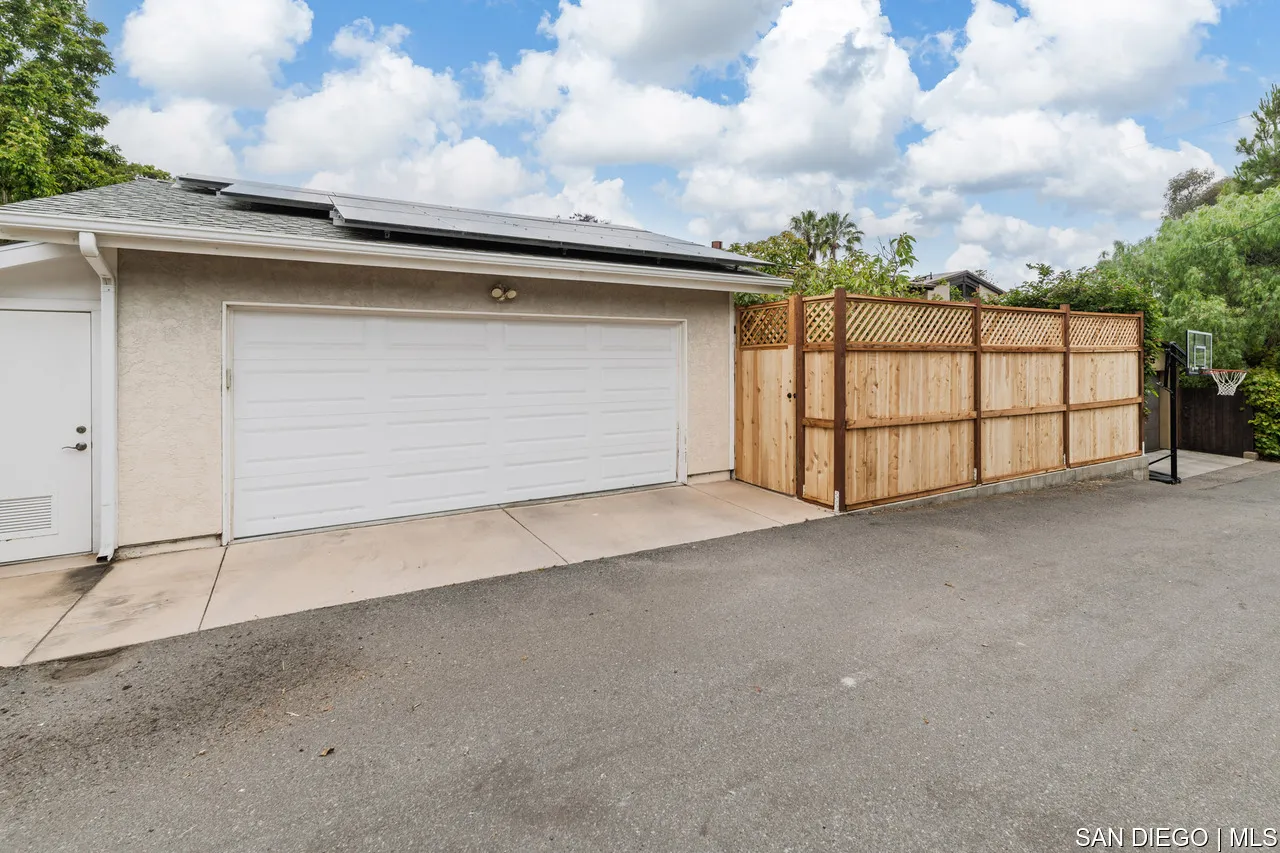 https://cdn.realtyfeed.com/cdn/127/700001080/8d24bf9951ed28afd83cbd2b8b1830cf.webp