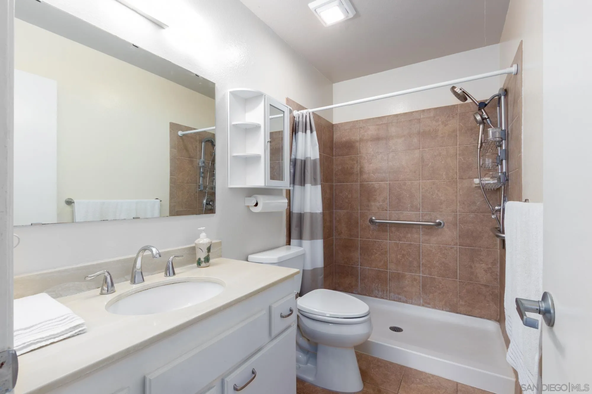https://cdn.realtyfeed.com/cdn/127/700001100/9311212ca8b0dc429f07cc0c3dfa1502.webp