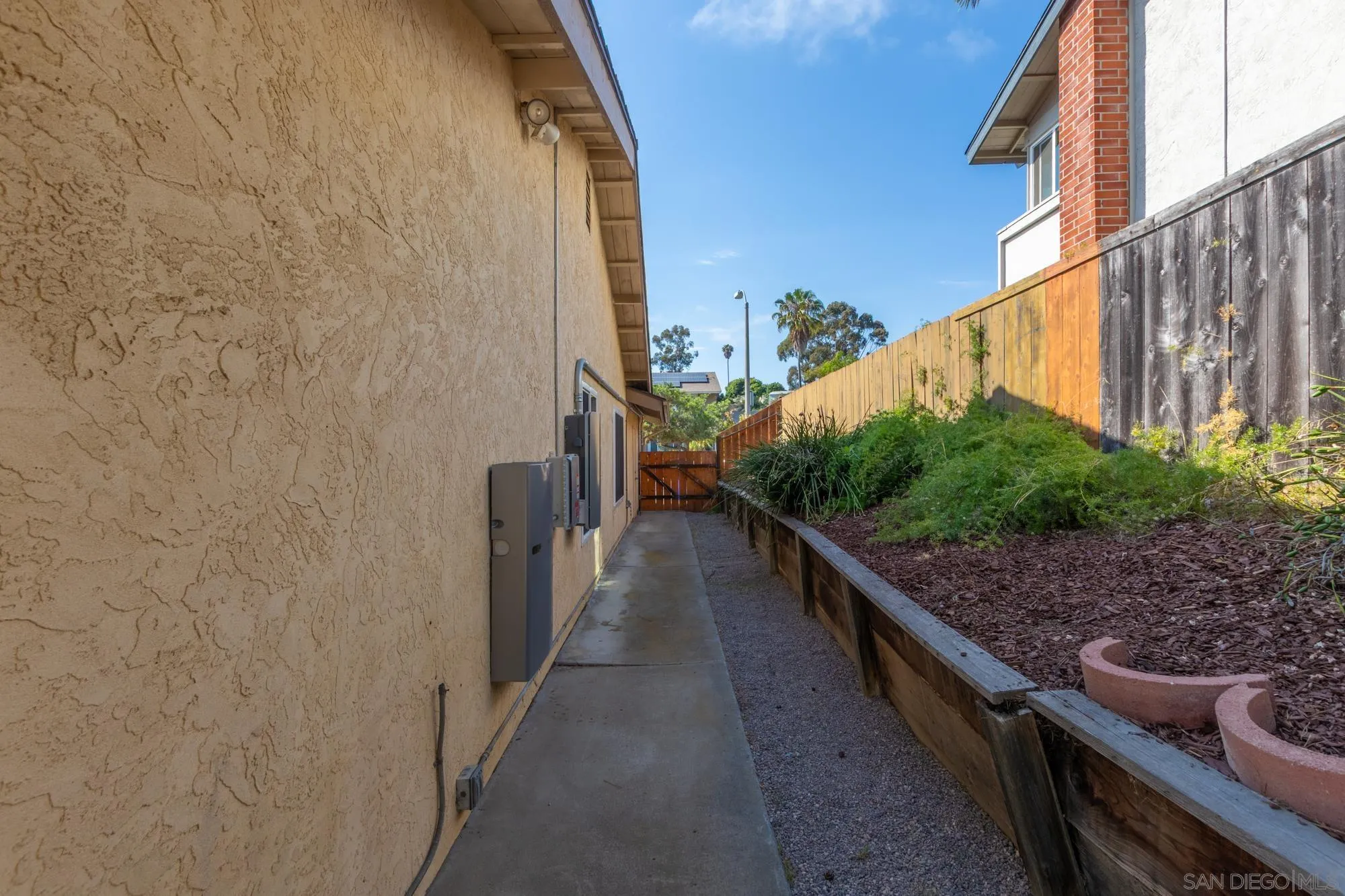 https://cdn.realtyfeed.com/cdn/127/700001100/e398ce183068d26dc812017dd13b1344.webp