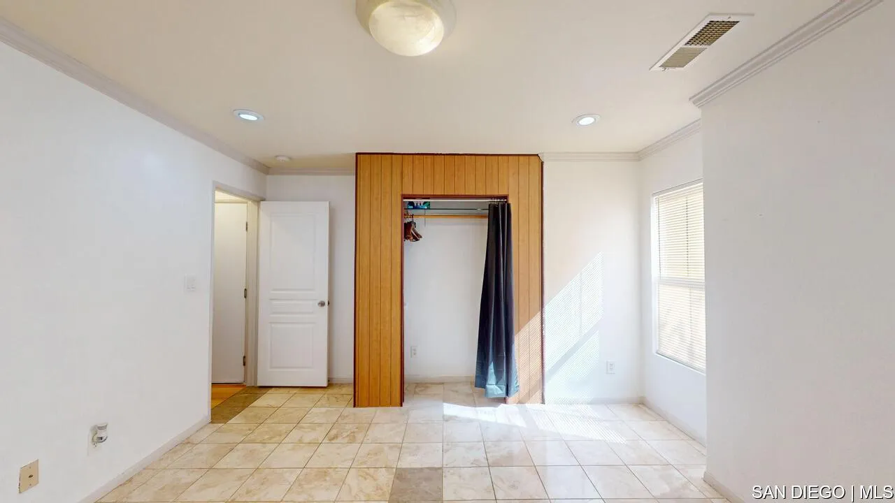 Photo #7: SDC0001189 Listing: Photo #7