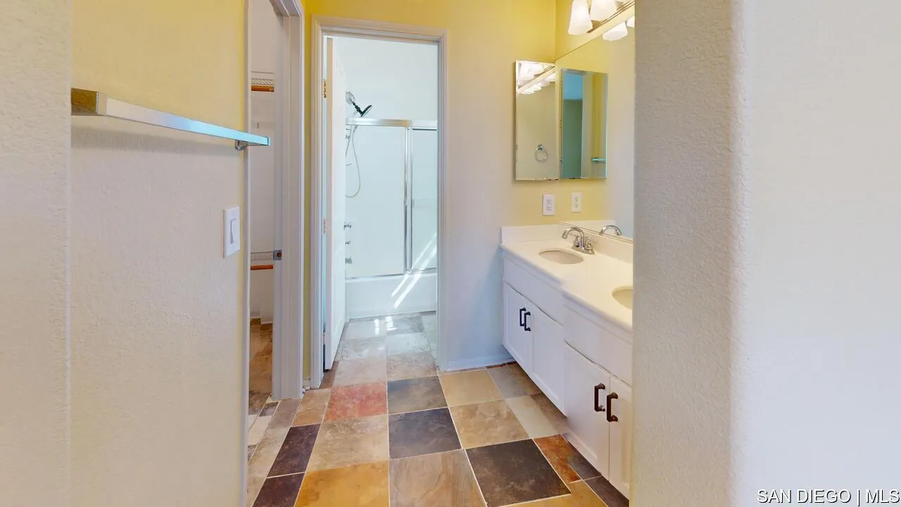 Photo #29: SDC0001189 Listing: Photo #29