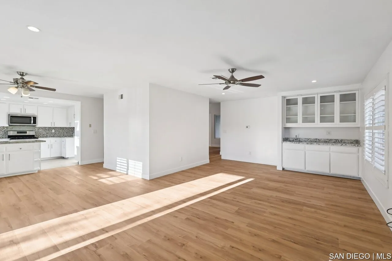 https://cdn.realtyfeed.com/cdn/127/700001124/05671eb46484216a5b8c9df37e04437c.webp