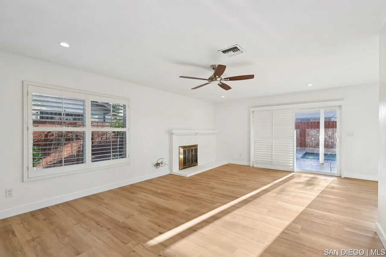 https://cdn.realtyfeed.com/cdn/127/700001124/236e80d1f0f4665656b5750643a7b53f.webp