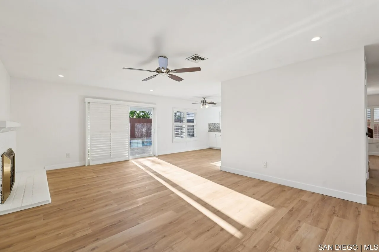 https://cdn.realtyfeed.com/cdn/127/700001124/6424f82d4794844b804f3c0bf0d58a4f.webp
