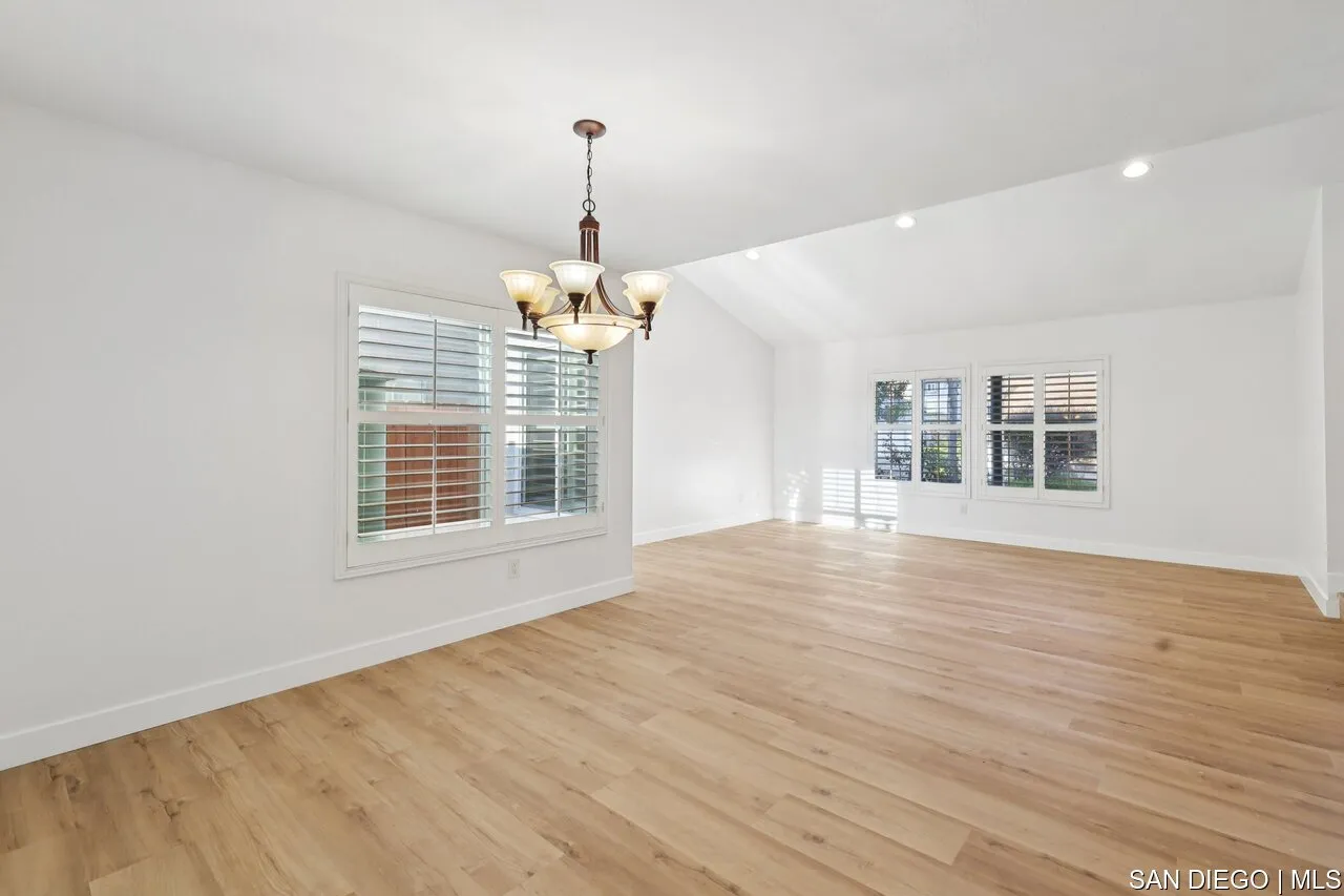https://cdn.realtyfeed.com/cdn/127/700001124/8333f9475ce8a51ef259d41db9411bd8.webp
