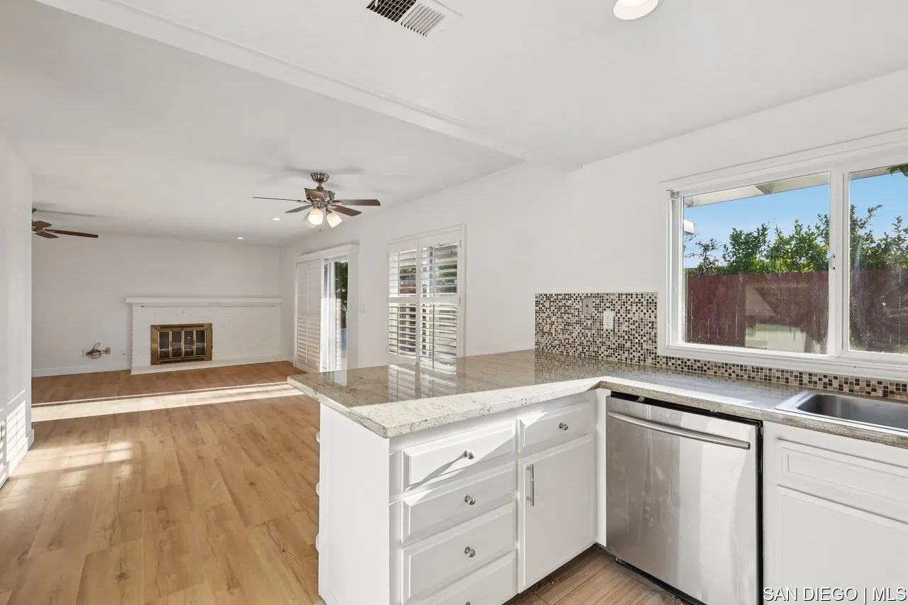 https://cdn.realtyfeed.com/cdn/127/700001124/f04f59a53f1df062cd462bdbd6c97440.webp