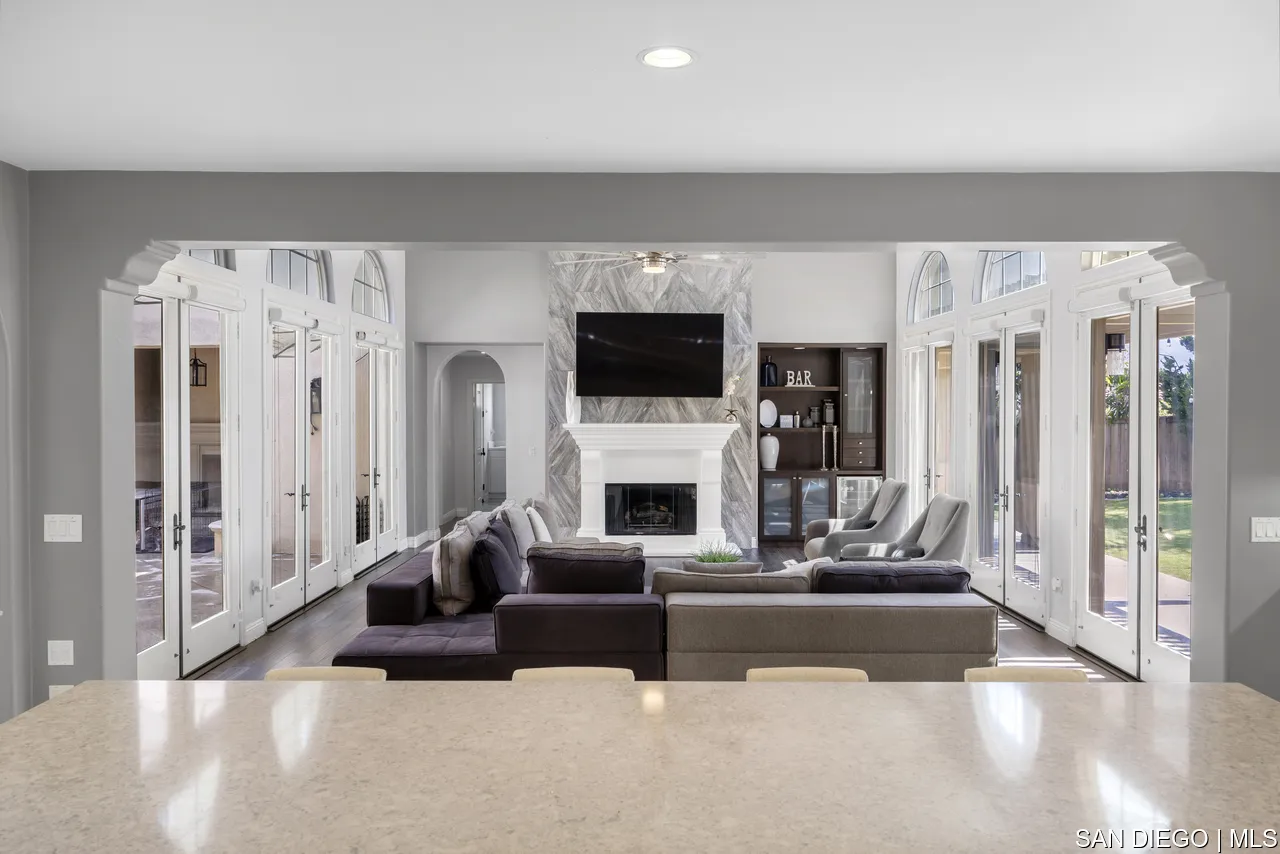 https://cdn.realtyfeed.com/cdn/127/700001126/670f55b5af5f7a33e087cef39dbbbbc8.webp