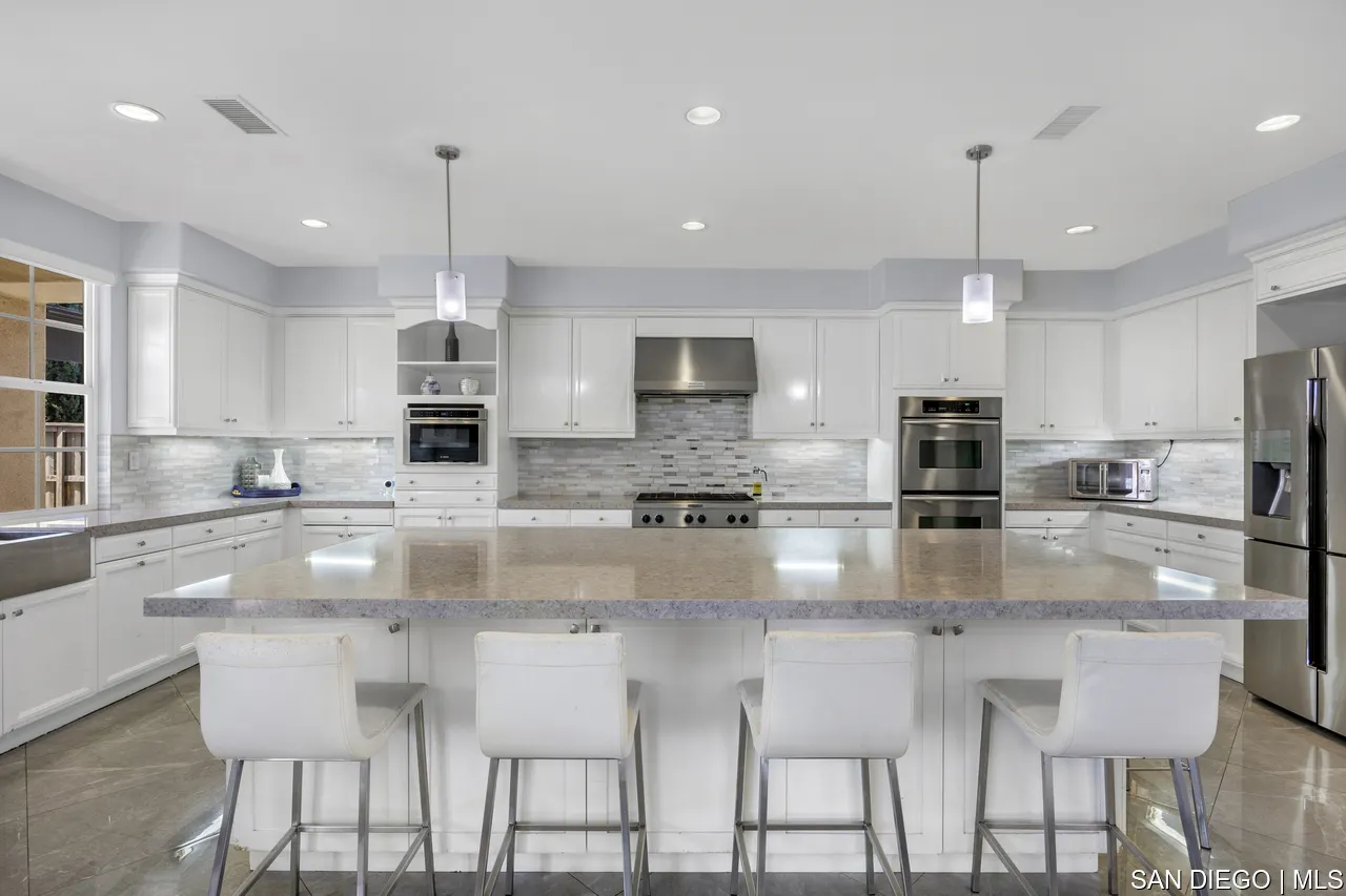 https://cdn.realtyfeed.com/cdn/127/700001126/735691912f8abb869588cf55f793b97f.webp