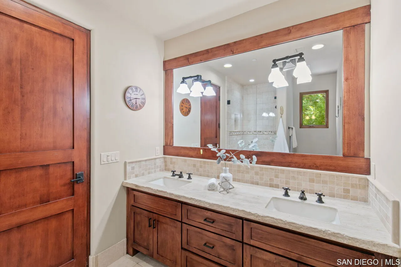 https://cdn.realtyfeed.com/cdn/127/700001130/2e93dbd29e656ec73cb1998712575ef5.webp