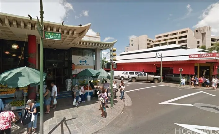 Corner of N. King St. and Kekaulike St with view of 125 N. King St. produce/meat/fish market and Oahu Market