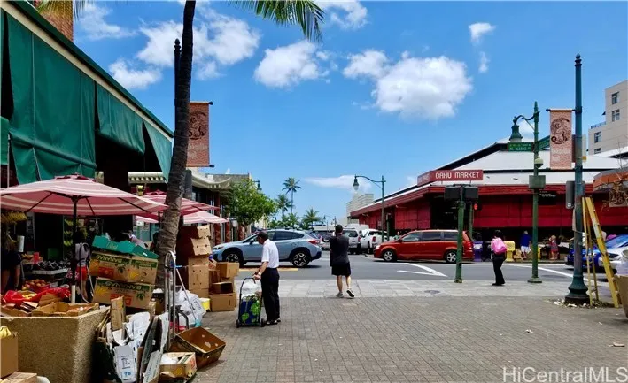 Makai view of Kekaulike Mall and Oahu Market & 125 N. King St.  905 Kekaulike is at the end next to Nimitz Hwy.