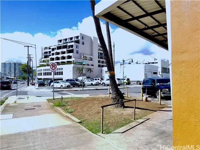 Looking across Kekaulike St. to future planned site for Chinatown Rail Station and the Harbor Village Apartments beind it.