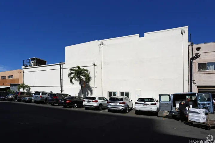 Diamond Head side of building