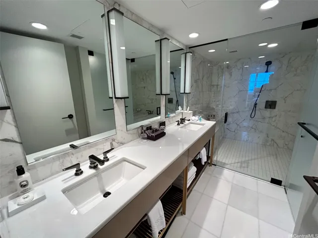 En-suit bathroom for Bedroom #1.