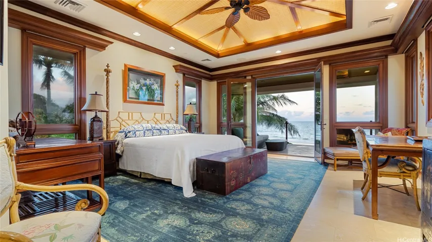 Primary bedroom to private Lanai