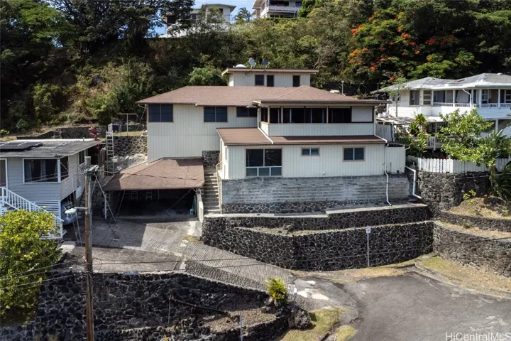 725 Walea Place, Honolulu, Hawaii 96817, 4 Bedrooms Bedrooms, ,2 BathroomsBathrooms,Residential,For Sale,Walea,202421463