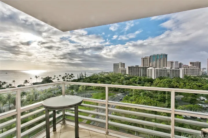 223 Saratoga Road 1219, Honolulu, Hawaii 96815, 2 Bedrooms Bedrooms, ,2 BathroomsBathrooms,Residential,For Sale,Saratoga,202422123