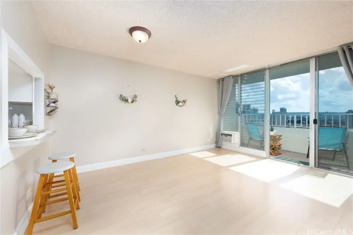 796 Isenberg Street 9h, Honolulu, Hawaii 96826, 1 Bedroom Bedrooms, ,1 BathroomBathrooms,Residential,For Sale,Isenberg,202427617