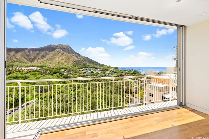 2969 Kalakaua Avenue 1106, Honolulu, Hawaii 96815, 1 Bedroom Bedrooms, ,1 BathroomBathrooms,Residential,For Sale,Kalakaua,202428046