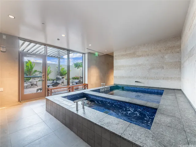 The Japanese style Ofuro tub and plunge pool