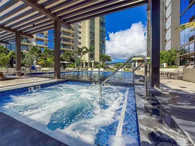 This awaits you when your body cools down in the pool juxtaposed to it