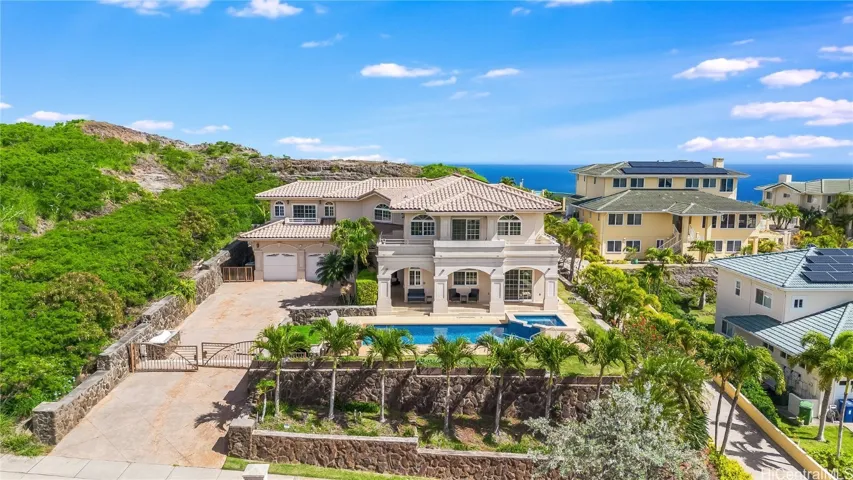 1327 Kamehame Drive, Honolulu, Hawaii 96825, 4 Bedrooms Bedrooms, ,5 BathroomsBathrooms,Residential,For Sale,Kamehame,202502759
