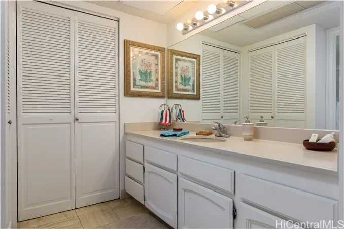 2nd bedroom bathroom