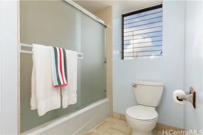 upstairs 2nd bathroom
