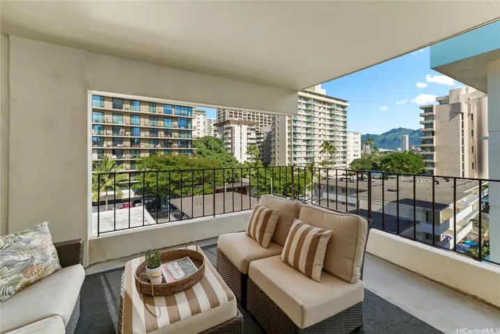 222 Kaiulani Avenue Ph4, Honolulu, Hawaii 96815, 3 Bedrooms Bedrooms, ,2 BathroomsBathrooms,Residential,For Sale,Kaiulani,202503202