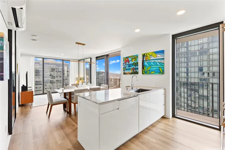 987 Queen Street 3514, Honolulu, Hawaii 96814, 2 Bedrooms Bedrooms, ,2 BathroomsBathrooms,Residential,For Sale,Queen,202505098