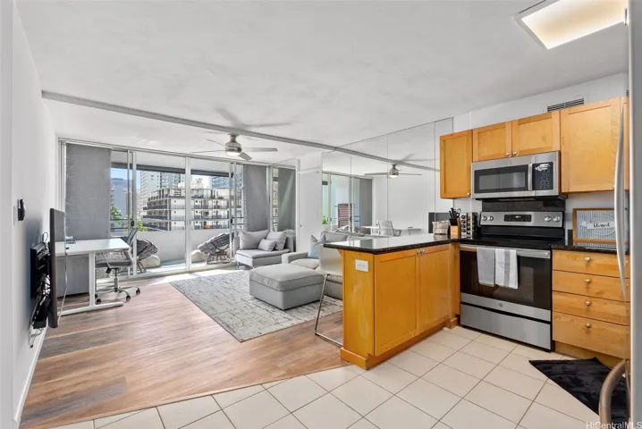 430 Kaiolu Street 801, Honolulu, Hawaii 96815, 2 Bedrooms Bedrooms, ,1 BathroomBathrooms,Residential,For Sale,Kaiolu,202505476