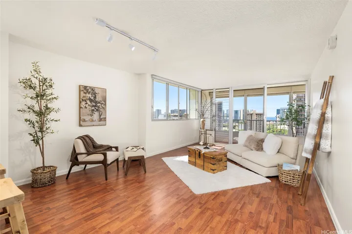1515 Ward Avenue 806, Honolulu, Hawaii 96822, 2 Bedrooms Bedrooms, ,2 BathroomsBathrooms,Residential,For Sale,Ward,202505725