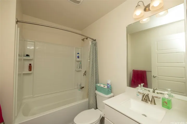 Guest full bathroom