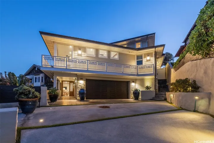 Front view w/driveway securitygate and path lighting