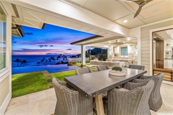 Outdoor dining w/DiamondHead, ocean, sunset views offcovered lanai & kitchen