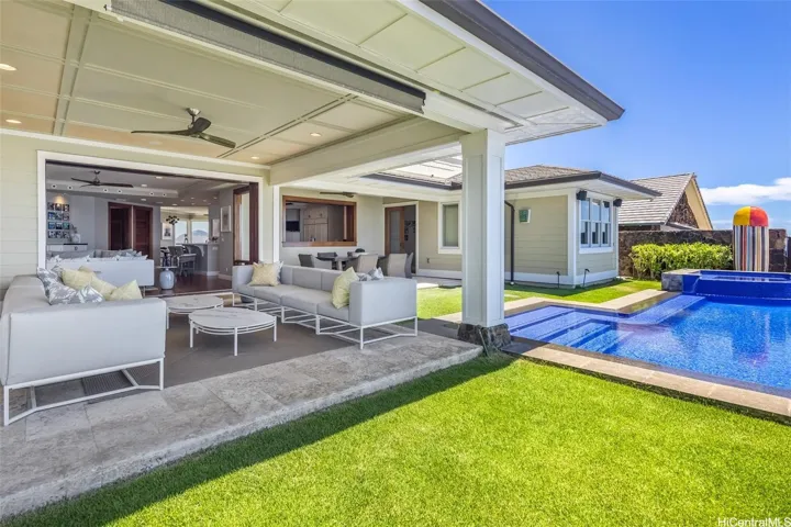 Spacious covered lanai to tiledspa & infinity pool