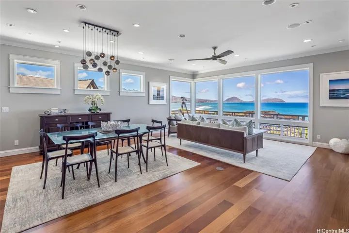 Dining area, peaceful Livingarea w/views up the Kahalacoastline to Koko Head