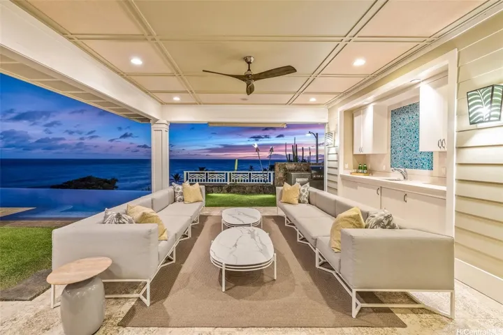 Entertaining Covered lanaiw/wet bar, outdoor BBQ, oceanviews perfectly situated offfamily room