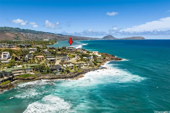 Aerial location On the pinnaclefor best views & proximity towithout being on the water