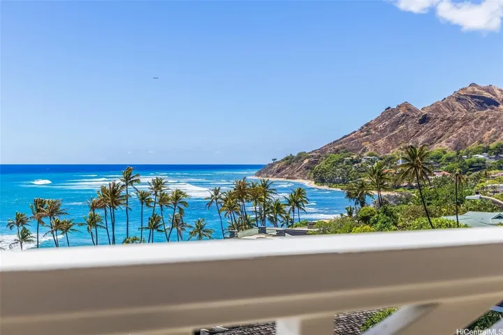 Primary bedroom view ofDiamond Head, ocean