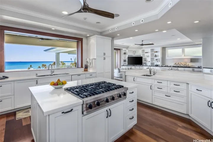 Central Kitchen opens to familyroom