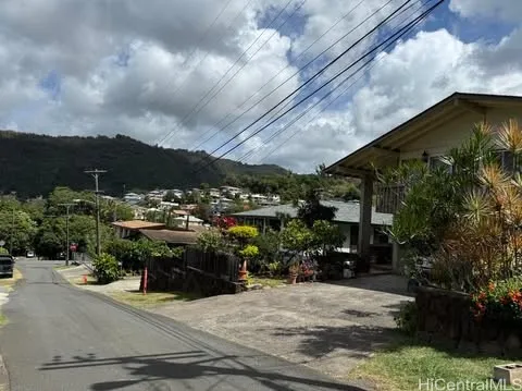 Murphy Street in Kalihi Heights. It's close to downtown Honolulu but distant enough to hear the birds and enjoy the fresh trade winds.