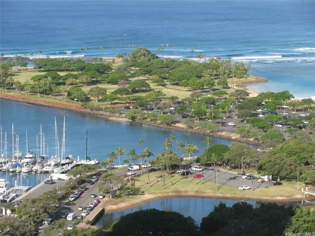 The property is only minutes to downtown Honolulu