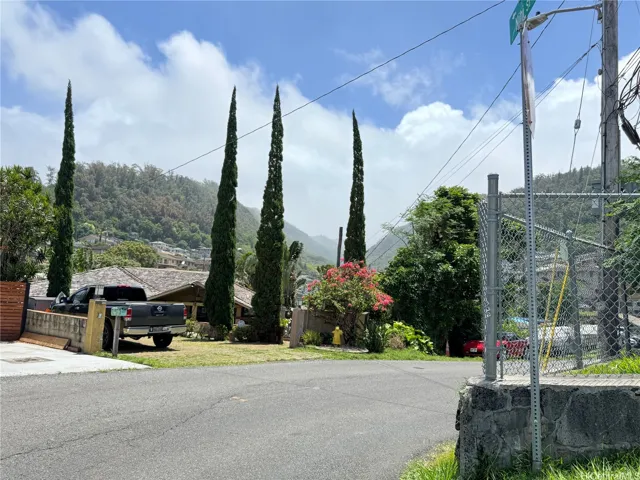 Neighorhood. Close to Honolulu.