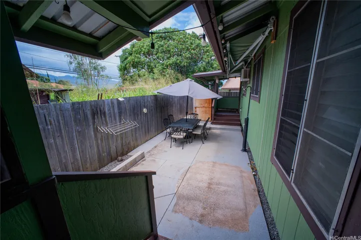 Exterior Ka'ala side